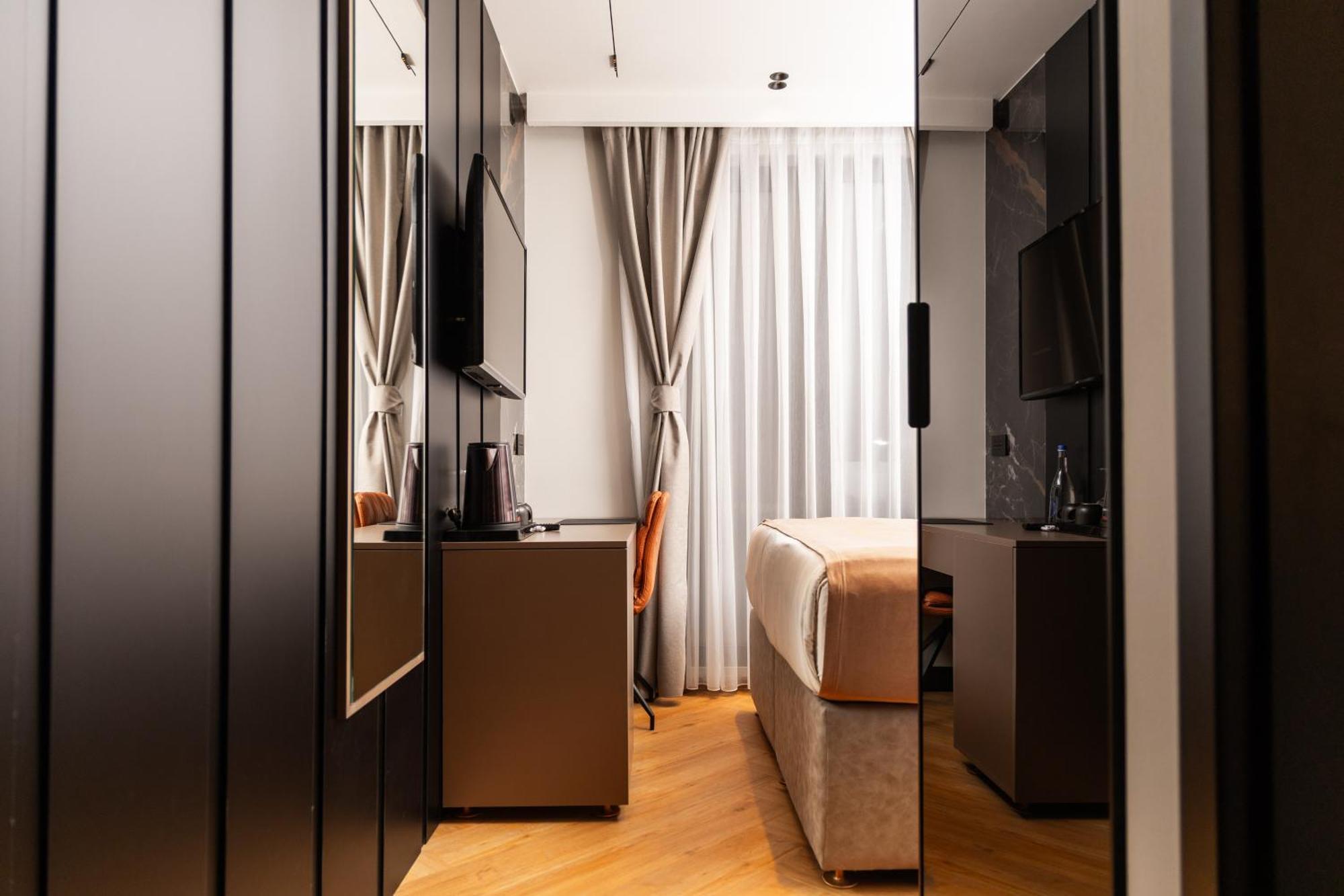 Hotel Opera Pristina Exterior photo